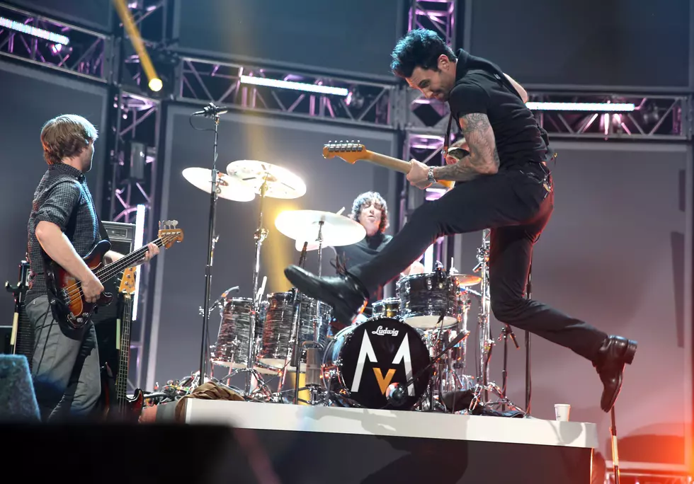 Maroon 5 and Kelly Clarkson Contest